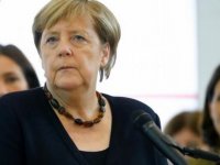 Merkel: Taliban'la tahliyeler konusunda müzakere edeceğiz