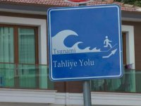 İstanbul sahillerine tsunaminden kaçış tabelaları yerleştiriliyor