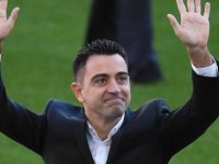 Barcelona, büyük beklentilerle getirilen Xavi Hernandez'i tanıttı