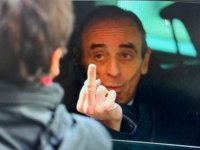 Zemmour'dan protestocuya orta parmak: 'Antifa'ya anladığı dilde yanıt verdim'