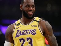 LeBron James, Los Angeles Lakers Tarihine Geçti