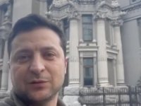 Zelenskiy, Ülkesini Terk Etmediğini ve Rusya'ya Karşı Savaşacaklarını Bildirdi