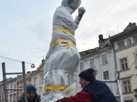 Ukrayna’da endişeli hazırlık: Halk tarihi heykelleri korumaya çalışıyor