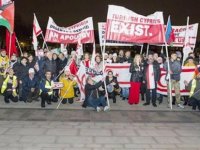 İngiltere Kıbrıs Türk Dernekleri Konseyi’nden Waltham Forest Belediyesi Önünde Protesto