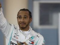 F1 pilotu Lewis Hamilton, annesinin soyadını da kullanacak