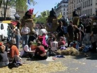 Fransa’da cumhurbaşkanı adaylarına protesto