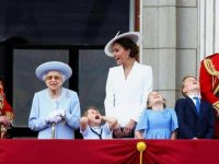 Buckingham’da ‘balkon fotoğrafı’: Kraliçe 2’nci Elizabeth tahtta 70’inci yılını kutluyor