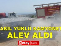 Çakıl yüklü kamyonet alev aldı