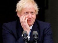 Boris Johnson askeri eğitime katılarak el bombası attı