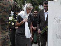 Hollanda’dan 27 yıl sonra Srebrenitsa kurbanlarının ailelerinden özür