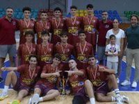 Basketbolda U17 şampiyonu Yakın Doğu