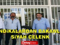 Kamuda örgütlü 3 sendika Bayındırlık ve Ulaştırma Bakanlığı’na siyah çelenk bıraktı