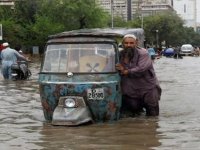 Pakistan’da sel nedeniyle 10 milyon kişi yerinden oldu