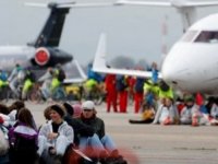 Hollanda’da çevreciler, Amsterdam Schiphol Havalimanı’nı protesto etti