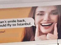 Londra’daki ‘Türkiye Dişleri’ reklam afişleri tartışma yarattı