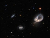 Hubble Uzay Teleskobu sıra dışı galaksi birleşimini yakaladı