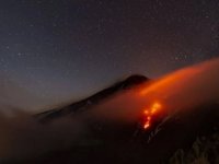 Etna Yanardağı yeniden alevlendi