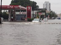 Mağusa’da aşırı yağışlar nedeniyle bazı sokaklarda yolda çökmeler meydana geldi