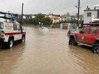 Sivil Savunma ekiplerinden Girne ve Gazimağusa’da meydana gelen su taşkınlarına müdahale