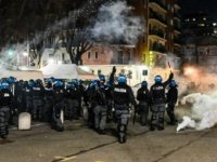 İtalya karıştı: Protestocular ile polis karşı karşıya geldi