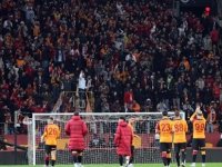 Galatasaraylı futbolcuların isyanı, yönetimi harekete geçirdi