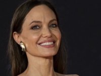 Angelina Jolie moda dünyasına atıldı