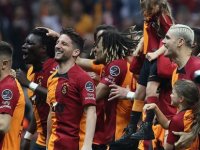 Galatasaray şampiyonluk kapısını sonuna kadar araladı