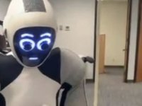 İnsansı robot güvenlik görevlisi oldu: Nesneleri tutuyor, kapıları açıyor