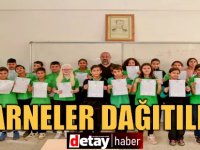 Orta dereceli okullarda karneler bugün dağıtıldı, yaz tatili başladı