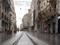 İstanbul İstiklal Caddesi doğalgaz kaçağı nedeniyle kapatıldı