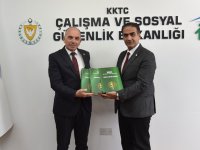 Sadık Gardiyanoğlu’na  "Şehitler Ölmez Albümü" takdim edildi!