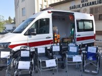 Sağlık Bakanlığına 2 ambulans ve tekerlekli sandalye bağışı