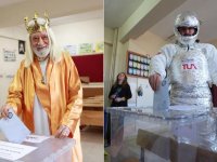 Türkiye'de kral da var astronot da: Sandık başından ilginç kareler