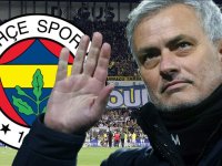 Fenerbahçe'nin yeni teknik direktörü Jose Mourinho'nun taraftarları selamladı