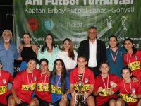 26’ncı Naci Talat Halı Saha Anı Futbol Turnuvası Kadınlar Kategorisinde Şampiyon Gençlik Gücü 