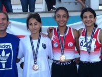 Azra Avcı, yüksek atlama branşında Türkiye şampiyonu ve Kayla Uysal ise Türkiye üçüncüsü oldu.