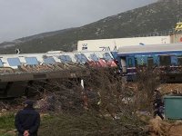 Rusya'da yolcu treni devrildi: En az 100 yaralı