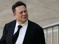 Elon Musk’tan Zelenskiy’e Sert Eleştiri: “İnsanları Siperlerde Ölüme Terk Ediyor”