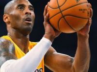 Kobe Bryant son kez parkeye çıkıyor