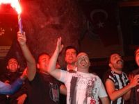 Beşiktaş taraftarı şampiyonluk kutlamalarına başladı bile