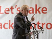 Koronavirüs: İngiltere Başbakanı Boris Johnson hastaneye kaldırıldı