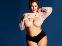 Ashley Graham Barbie oldu