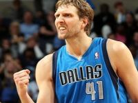 Dallas, Nowitzki'yle 'devam'!