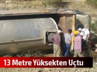 Su tankeri yoldan çıkarak 13 metre yükseklikteki yamaç içerisine devrildi