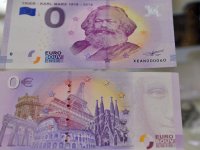 '0 euro'luk Karl Marx banknotları peynir ekmek gibi kapışılıyor