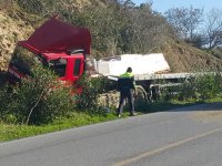 Geçitköy'de korkutan kaza, toprak sete çarptı