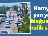 Kamyon yan yattı, Mağusa'da trafik sıkıştı