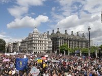 Londra'da bir milyon kişi Brexit karşıtı protestolar için sokağa çıktı, gazeteler yer vermedi