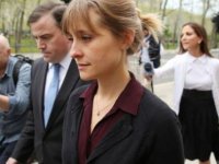 Smallville dizisinin yıldızı Allison Mack'ten itiraf: Bazı kadınların Nxivm'e katılmalarını sağladım