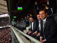 Beşiktaşlı taraftarlar, Ekrem İmamoğlu'nu "Mazbatayı verin" tezahüratıyla karşıladı